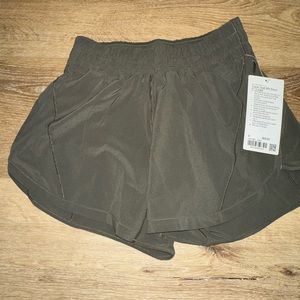 Lululemon track that MR short 5” lined